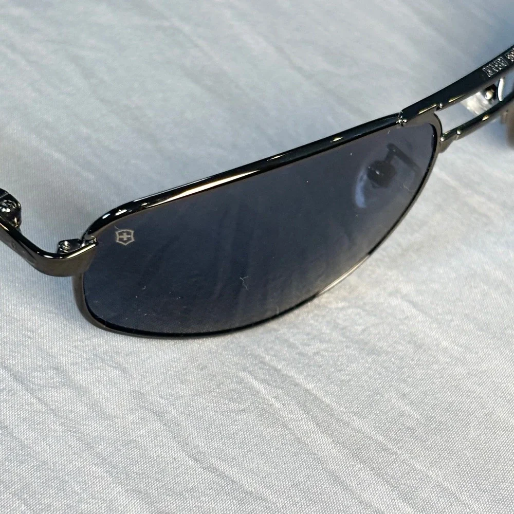 Vintage Swiss Army Voyager 25735 Sunglasses Gunmetal Aviator Mens Frames 58-20